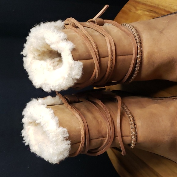 UGG 'Caspia' Winter Boots - Women's size 8 - Picture 4 of 13